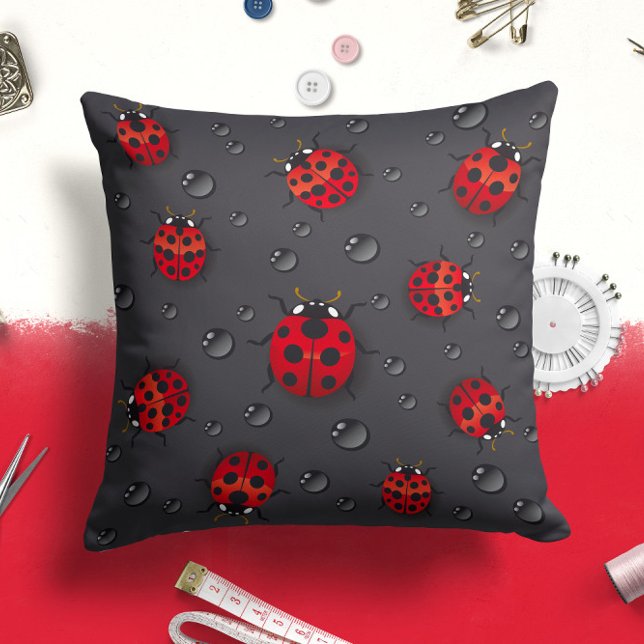 Insecte rouge noir | Oreiller à lancer de bogues (Créateur téléchargé)