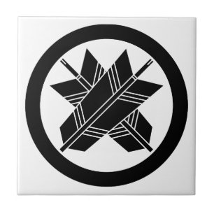 Intersecting arrows in circle tile