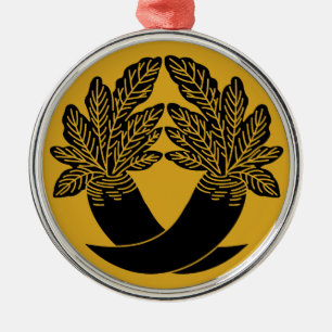 Intersecting radish metal ornament