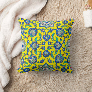 Intricate Ottoman Türkiye Iznik Floral Pattern Throw Pillow