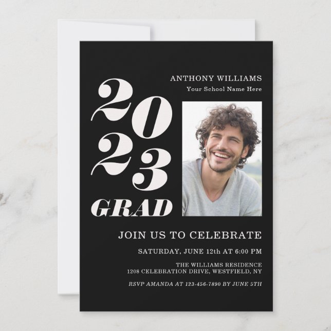 Invitation 2023 Grad Party Bold Texte sur noir avec votre pho (Devant)
