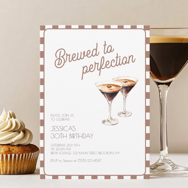 Invitation 30e Espresso Martini brassée fête d'anniversaire B (30th Espresso Martini Brewed Brown Birthday Party Invitation)