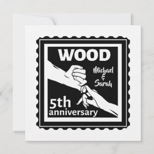 Invitation 5ème anniversaire de mariage tenant la main en boi