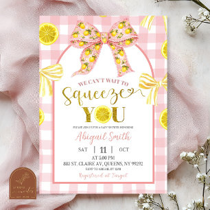 Invitation à la baby shower avec ruban rose et cit