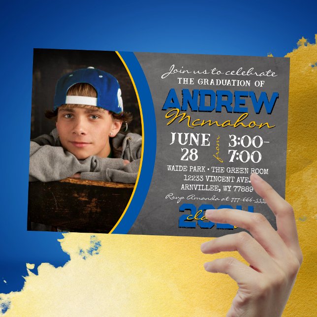 Invitation à la graduation du tableau de bord bleu (Blue & Gold Chalkboard Photo Graduation Invitations. Available printed or digital download)
