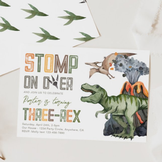 Invitation à l'anniversaire du dinosaure à trois r (Créateur téléchargé)