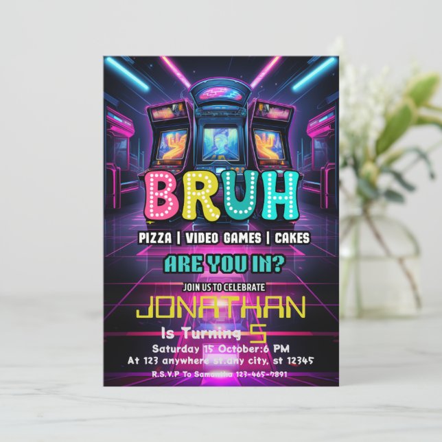 Invitation à l'anniversaire du joueur (Debout devant)