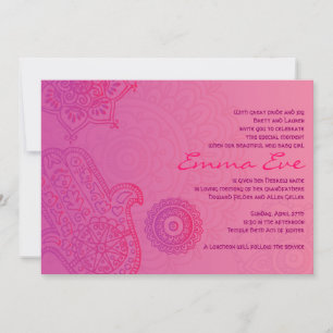 Invitation à nommer un bébé rose pourpre à la main