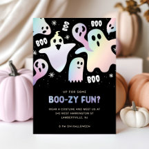 Amusant garçon jouant ! Fête d'Halloween fantôme c