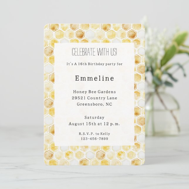 Invitation Anniversaire de Honeycomb jaune or (Debout devant)