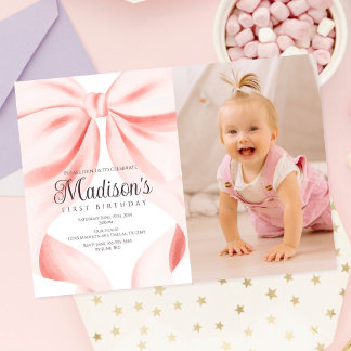Invitation anniversaire premier avec un nœud rose 