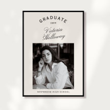 Annonce de diplôme avec une photo sur fond noir et
