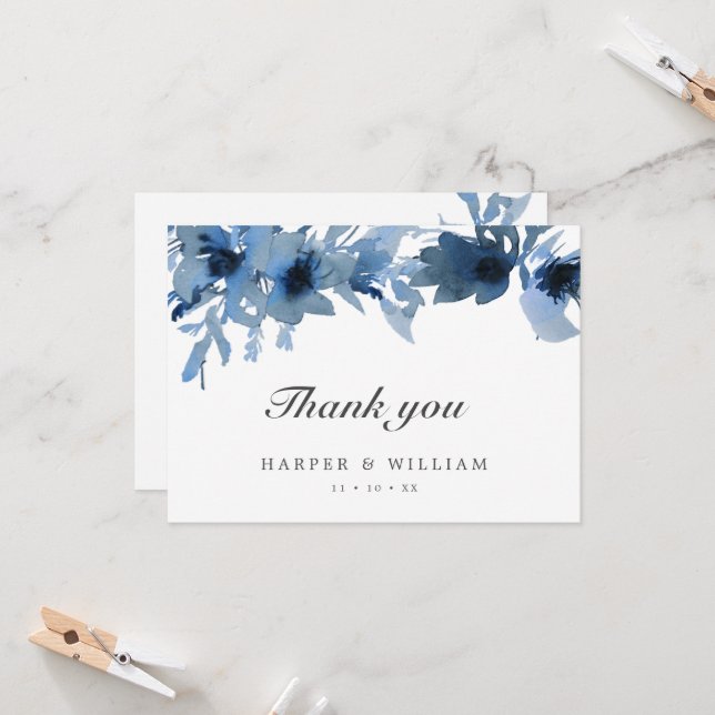Invitation Aquarelle indigo fleurs bleues merci note (Devant/Arrière en situation)