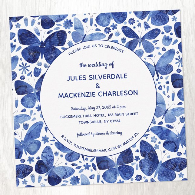 Invitation Aquarelle papillon moderne Indigo Mariage bleu (Blue and white watercolor butterfly pattern square wedding invitation)