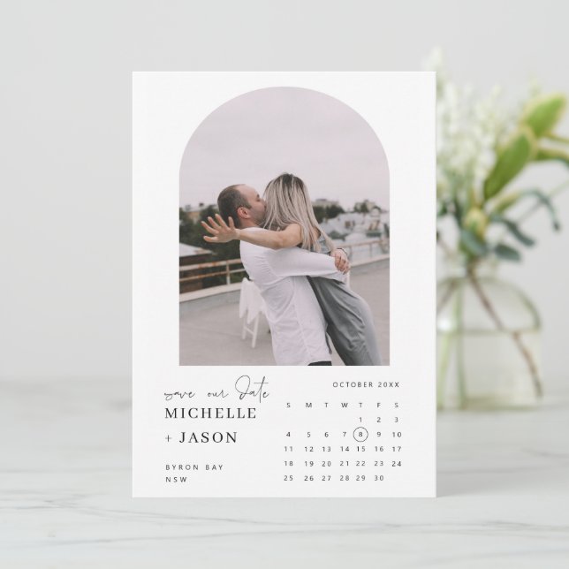 Invitation Arch calendrier photo Enregistrer la date Invitati (Debout devant)