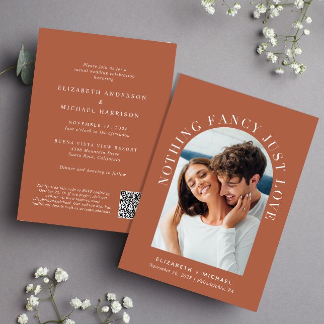 Invitation Arch Photo moderne QR Code Mariage en terre cuite (Celebrate your love story with an invitation showcasing your favorite photo in an elegant arch frame)