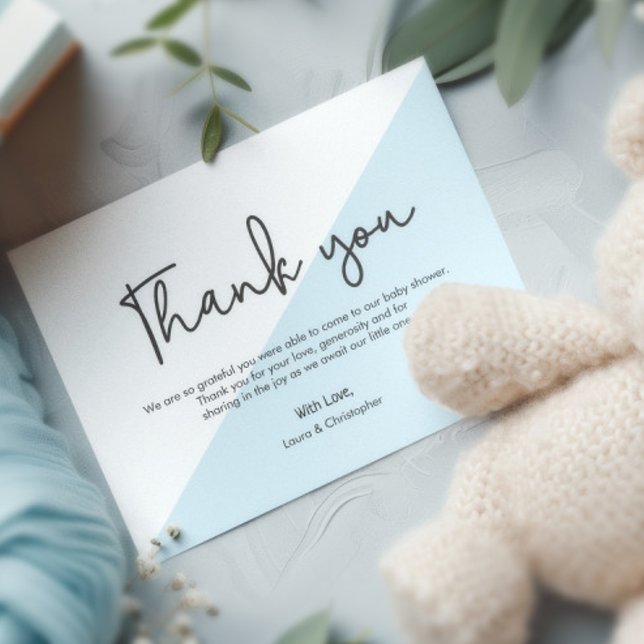 Invitation Baby shower de manutention moderne bleu merci (Baby shower thank you card in blue and white.)
