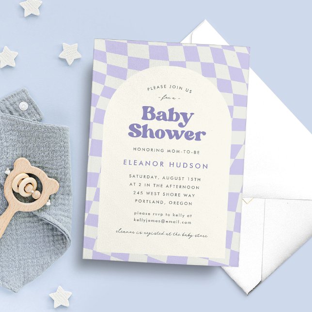 Invitation Baby shower de tableau de les années 70 Super viol (groovy baby shower invitation with wavy checkerboard pattern in lilac)