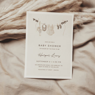 Invitation Baby shower des vêtements neutres selon le genre I