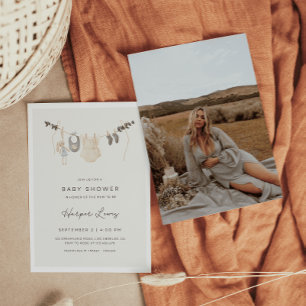Invitation Baby shower photo de vêtements neutres pour les fe