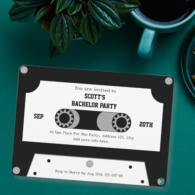 Invitation Bande de cassette rétro Noir et Blanc Bachelor Par (Retro Cassette Tape Black And White Bachelor Party Invitation)