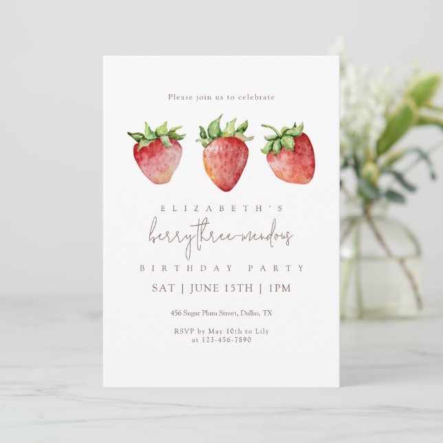 Invitation Berry Threemendous Strawberry Birthday (Debout devant)