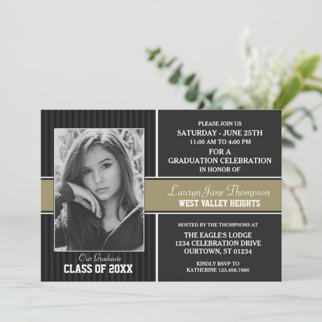 Invitation Black|Gold Photo Graduation Annonces (Debout devant)
