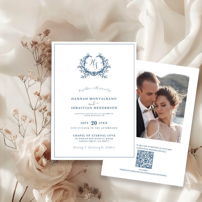 Invitation Bleu Dusty Crest Crest QR Code Mariage Photo (Créateur téléchargé)