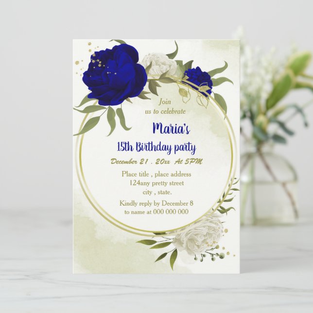 Invitation bleu royal fleurs blanches verdure anniversaire (Debout devant)