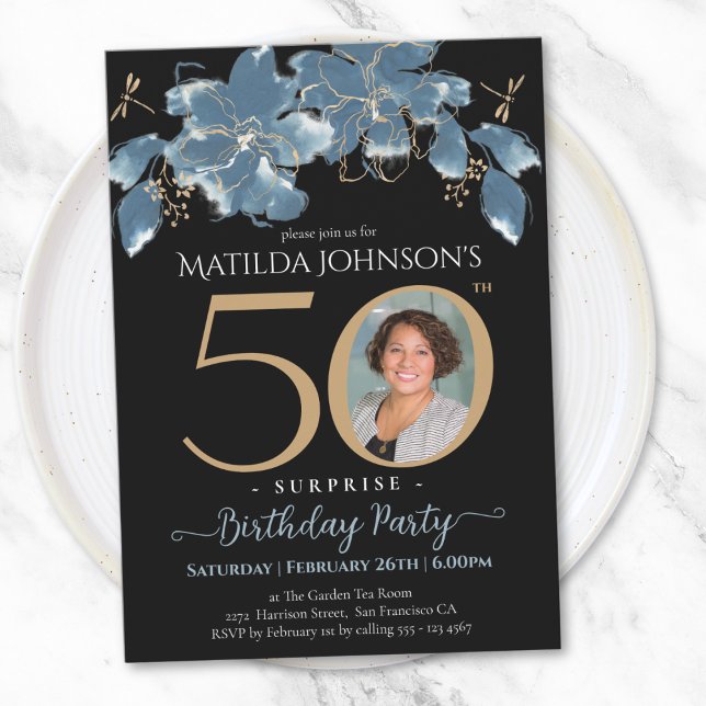 Invitation Blue Floral Photo Surprise 50e fête d'anniversaire (Blue Floral Photo Surprise 50th Birthday Party Invitation)