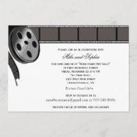 Bobine de film dans l'invitation noire et blanche