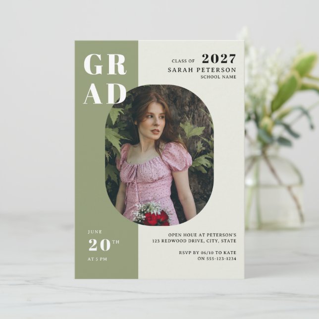 Invitation Boho Ssge Green Bold Typographie Photo Graduation (Debout devant)