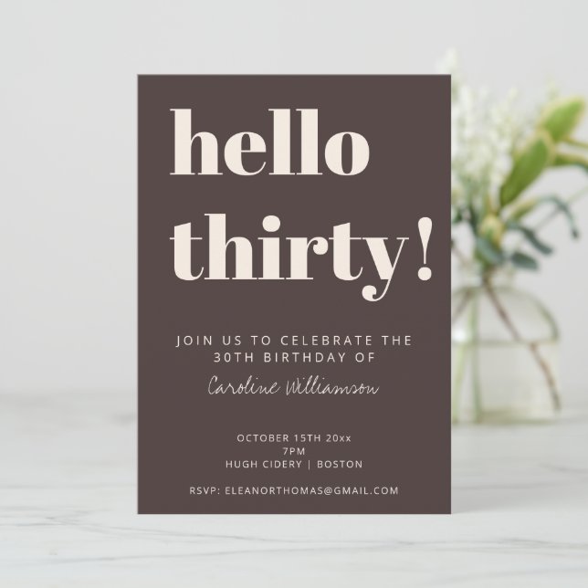 Invitation Bold Typography Brown Modern 30th Birthday Party (Debout devant)