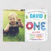 Boy mignonne petit monstre premier anniversaire av