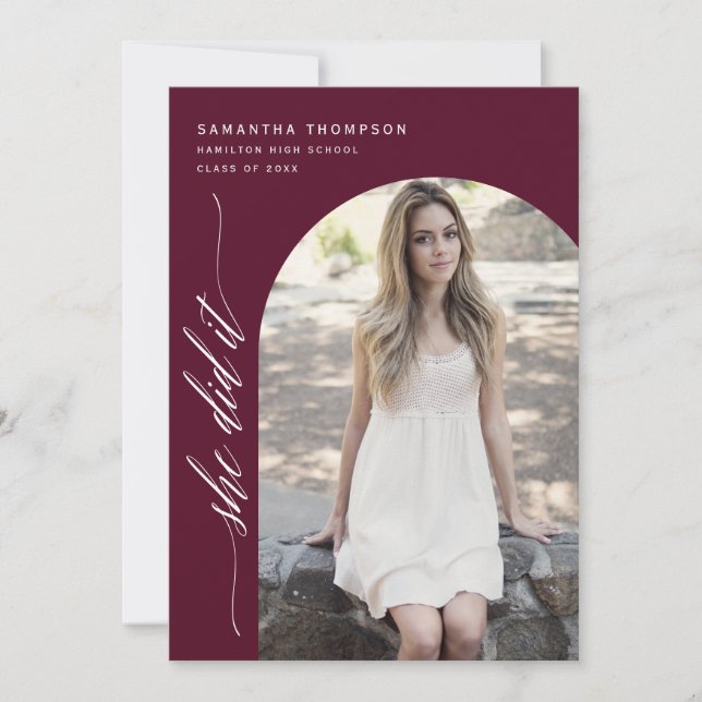 Invitation Burgundy Minimal Elle L'A Fait Graduation Arch Pho (Devant)