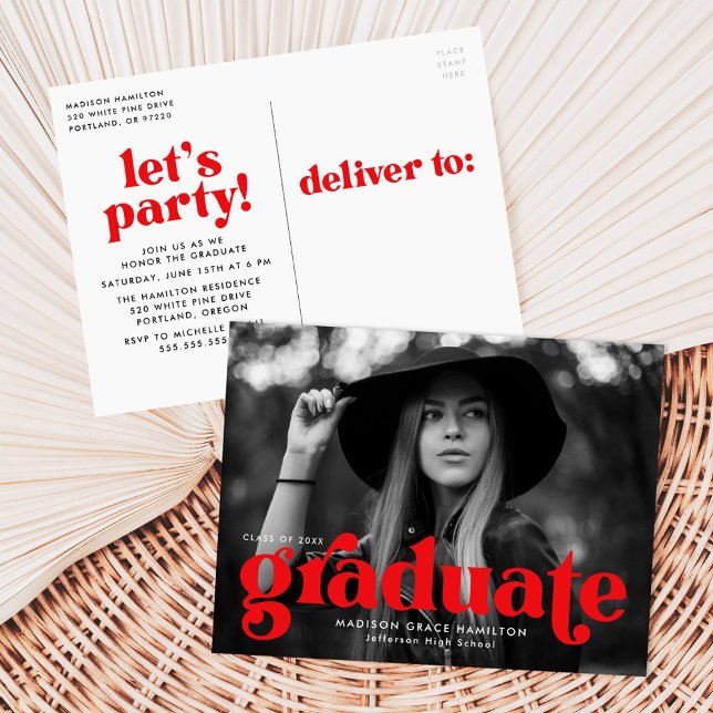 Invitation Carte Postale Audacieuse Typographie Red Photo Graduation Party (Créateur téléchargé)