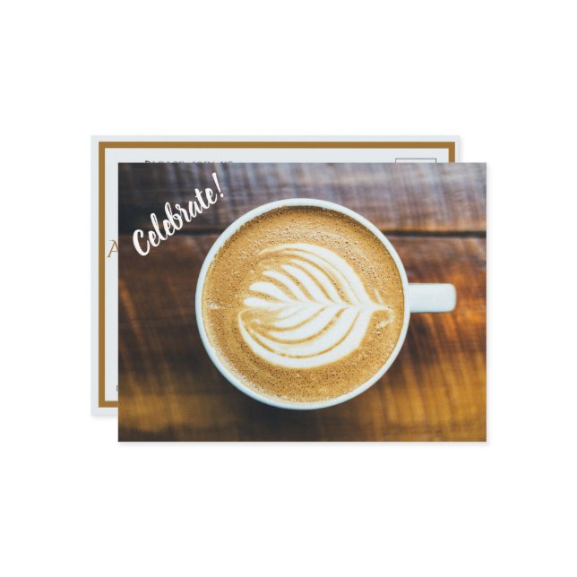 Invitation Carte Postale Coupe de latte de café avec mousse de forme feuill (Devant/Arrière en situation)