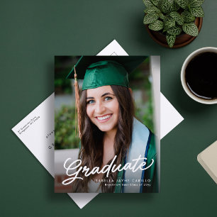 Invitation Carte Postale Écriture de diplôme simple moderne graduation phot