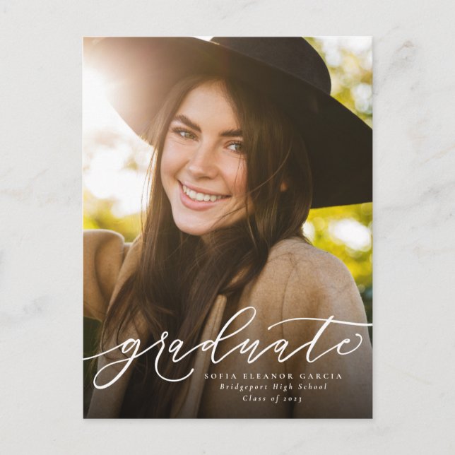 Invitation Carte Postale Écriture moderne graduation photo simple (Devant)