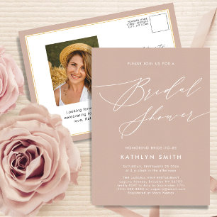 Invitation Carte Postale Élégant script rose vif Fête des mariées moderne