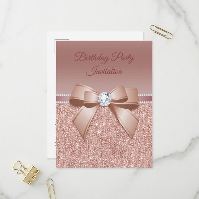 Invitation Carte Postale Étincelles & Glamor, Rose Gold Birthday Party (Devant/Arrière en situation)