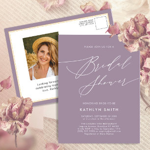 Invitation Carte Postale Mauve Purple Élégant Script Fête des mariées moder