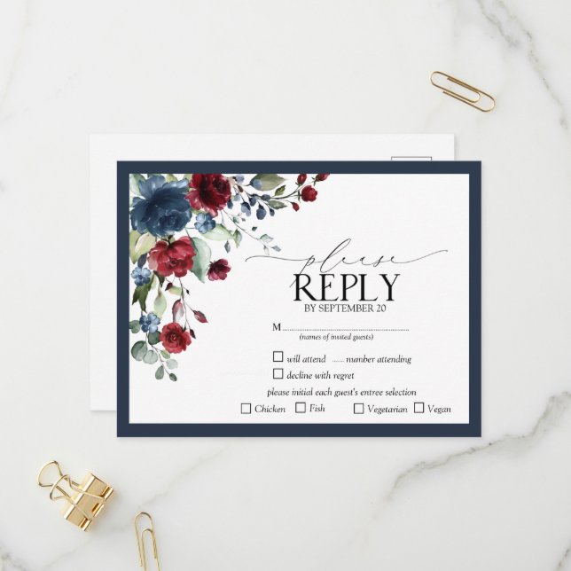 Invitation Carte Postale Navy Blue Bourgogne Floral Aquarelle Script RSVP (Devant/Arrière en situation)