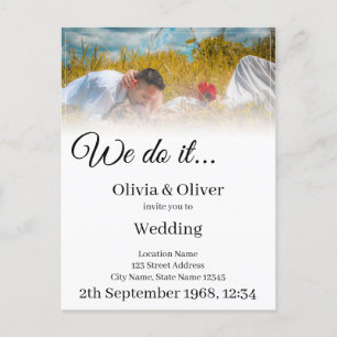 Invitation Carte Postale Nous le faisons - Couple s'embrassant dans une pra