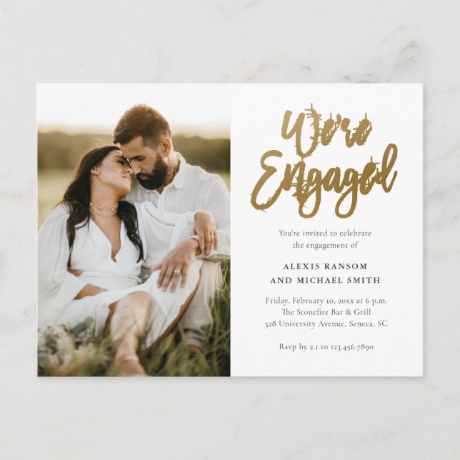 Invitation Carte Postale Script moderne Nous sommes engagés Photo Engagemen (Devant)