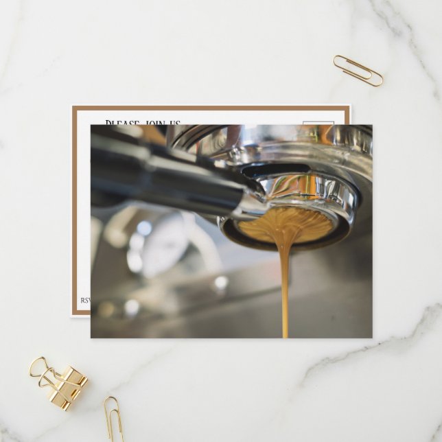 Invitation Carte Postale Verser l'expresso de la machine à café (Devant/Arrière en situation)