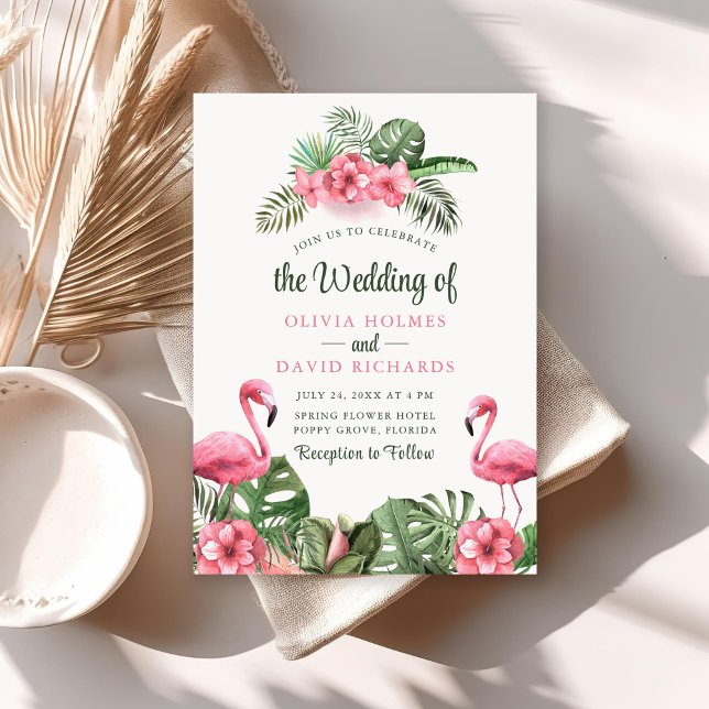 Invitation Carton d'invitation de mariage au flamant tropical (Watercolor Tropical Flamingo Wedding Invitation on a sunny neutral boho table with dry palm leaf.)