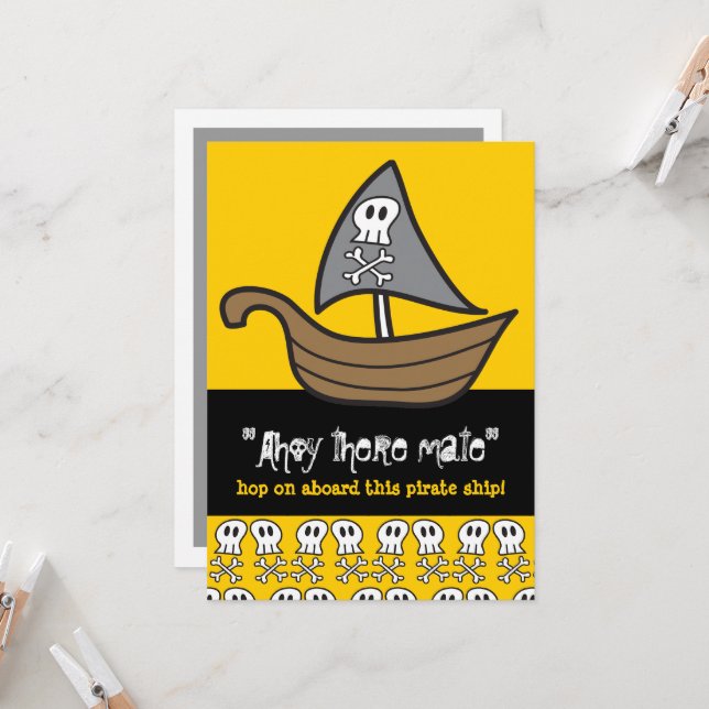Invitation Cartoon Pirate Skulls & Bones Fête d'anniversaire  (Devant/Arrière en situation)
