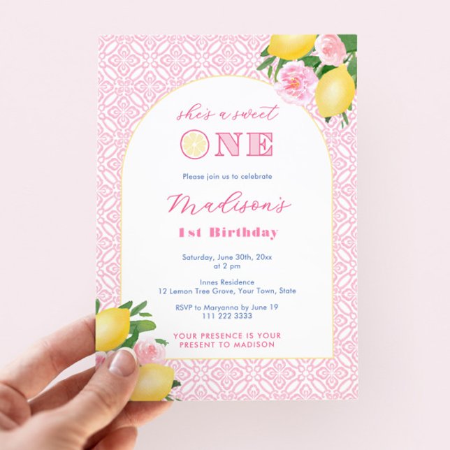 Invitation C'est une fête d'anniversaire avec un citron rose (Sweet One Citrus-themed pink floral 1st birthday party invitations for girl)