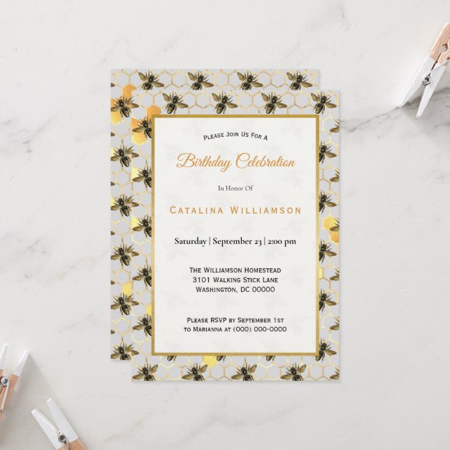 Invitation Chic Gold Bees Honeycomb Anniversaire (Devant/Arrière en situation)